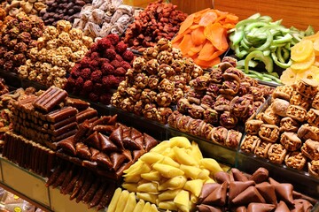 Turkish sweets - atom cezerye and muska