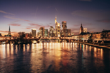 Obraz premium Frankfurt am Main Skyline Golden Hour