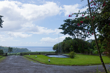 La mer des Caraïbes vue du parc du en Martinique château Depaz