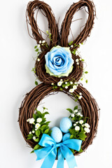 Naklejka premium Easter Bunny Wreath. Whimsical Spring Decor with Flowers and Colored Eggs. Easter festive decor concept