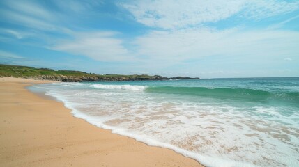 Obraz premium Serene Beach Scene with Gentle Waves and Blue Sky