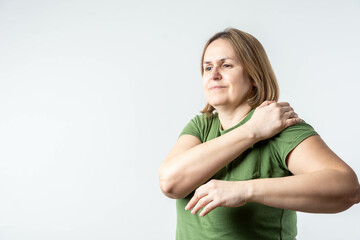 woman with pain in their shoulder joint. Mature woman is enduring awful ache. Shoulder Pain In An Mature Person. Female with shoulder pain