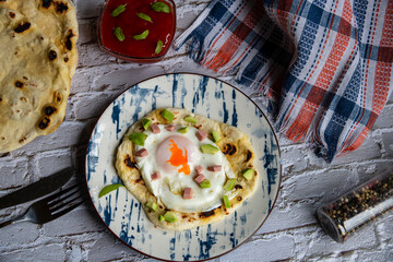 Tortilla with egg and avocado, bullseye egg breakfest, bullseye egg food