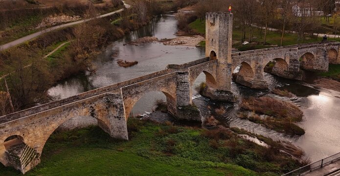 Puente medieval de Fr&iacute;as