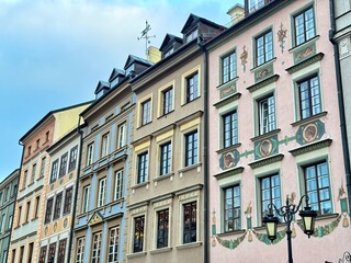Fototapeta premium view of buildings in the old town of Warsaw on a cold winter day 