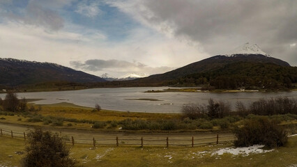 Imagen capturada en la Patagonia Argentina cerca de Ushuaia, al otro lado del Canal Beagle. Los...