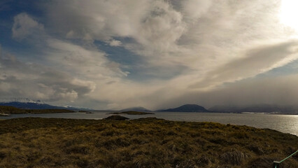 Imagen capturada en la Patagonia Argentina cerca de Ushuaia, al otro lado del Canal Beagle. Los...
