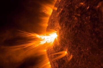 Vivid solar flare erupting from sun's surface captured in stunning detail