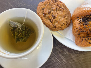 infusión caliente en taza con galletas cookies de chocolate IMG_9735-as25