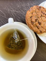 infusión caliente en taza con galletas cookies de chocolate IMG_9738-as25