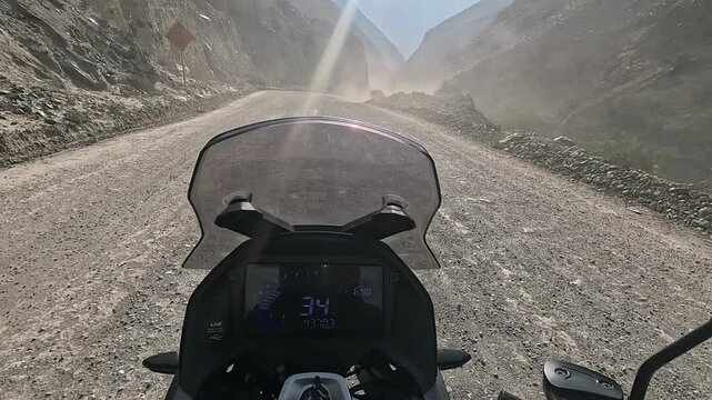 CAMINO DE TIERRA EN MOTO