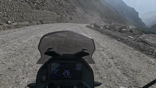 CAMINO DE TIERRA EN MOTO
