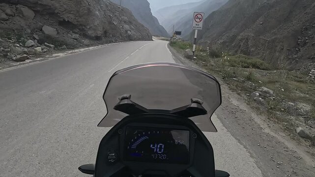 CAMINO DE TIERRA EN MOTO
