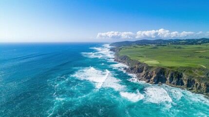 Obraz premium Aerial View of Ocean Coastline with Waves Crashing on Rocky Cliffs