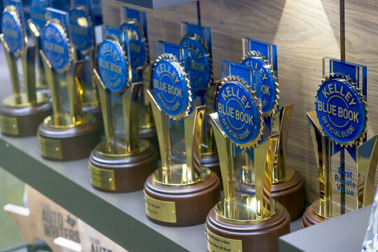 Kelly Blue book award trophies in a row at Jeep display in auto show.