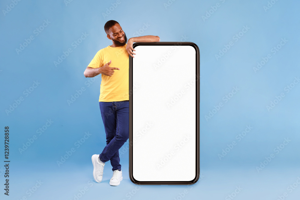Aufkleber i recommend this new app. cool young african american guy pointing at empty smartphone over blue stu
