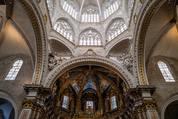 Fototapeta premium A breathtaking cathedral's apse, showcasing intricate carvings, stained glass, and a celestial-themed painted dome.