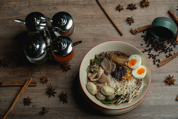 Braised pork and chicken noodles Add extra boiled eggs