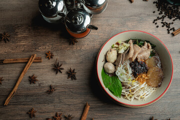Braised pork and chicken noodles Add extra boiled eggs