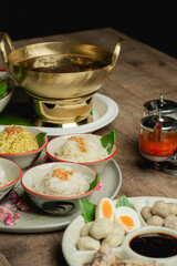 Characteristics: Noodles separated into cups. and soup pot With meat and meatballs