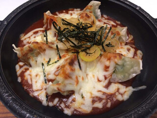 Gyoza, Cheese topped Dumplings in hot iron plate