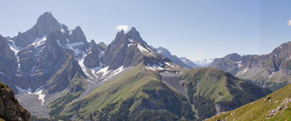 Obraz premium Scenic view of mountainous landscape under clear blue sky in the Dolomites during summer
