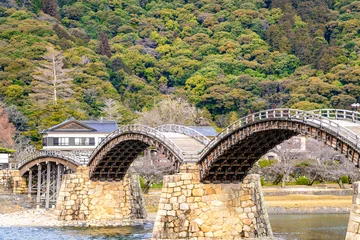 清らかな錦川と錦帯橋 