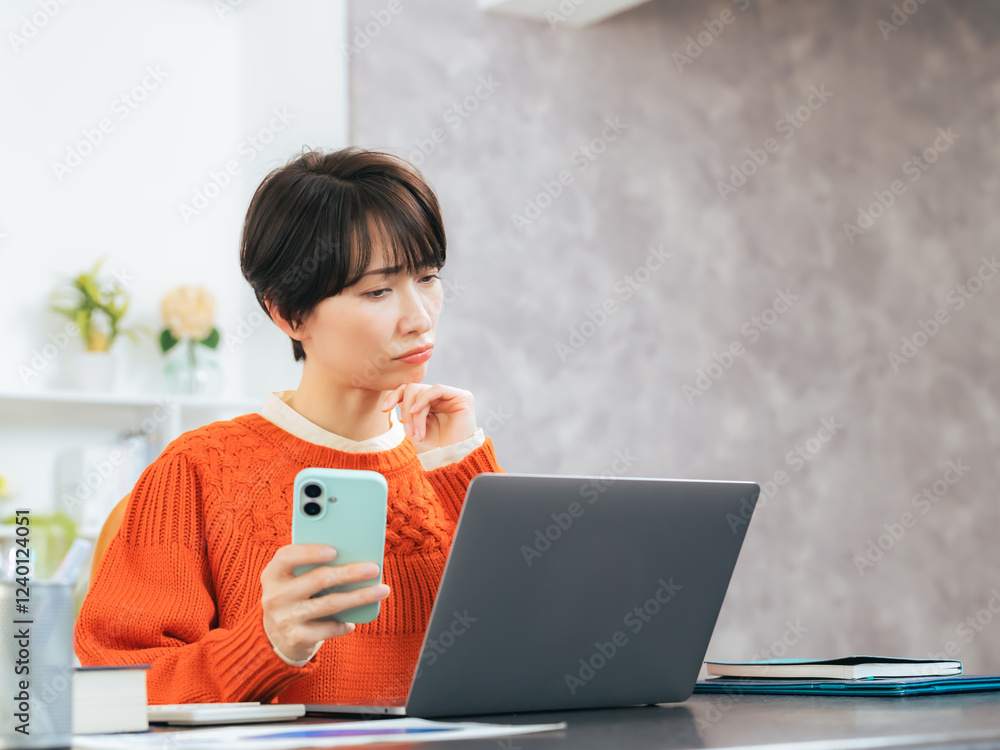 Aufkleber スマホ、悩む、女性、ノートパソコン、スマートフォン、アプリ、web、困る、トラブル、炎上、日本人、ネット、フェイクニュース、SNS、失敗、詐欺、スパムメール、なりすまし、乗っ取り、ログイン、パスワード、忘れる、2段階認証、2FA、DX、IT、IT音痴、わからない、難しい、フリーランス、資格、副業、ポイント、室内、リビングルーム、ライフスタイル、悩み、考える、疑問、心配、不安、不満、問題、落ち込む、