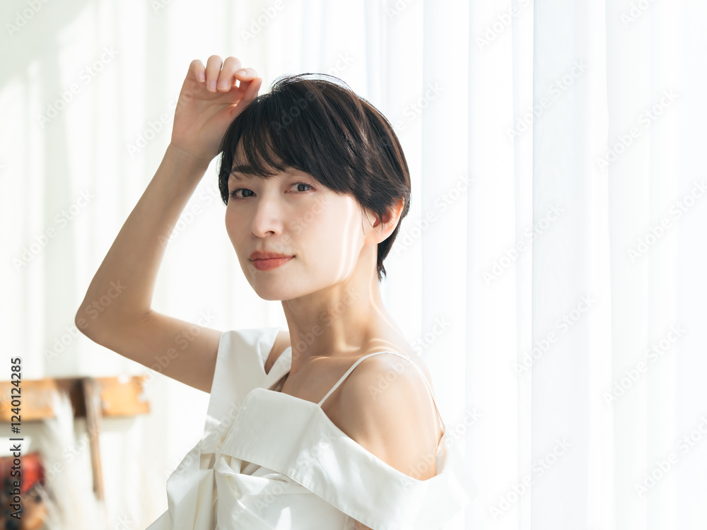 Poster 女性、美容、ブライダル、ウェディング、ドレス、ミドルエイジ、新婦、結婚式、花嫁、前撮り、日本人、フェミニン、ショートヘア、ポートレート、スキンケア、コスメ、美容院、エステ、サロン、カメラ目線、30代、40代、美肌、美白、美顔、コピースペース、広告、キレイめ、美しい、美人、オトナ、きれいめ、シンプル、清潔感、上品、清楚、透明感、窓際、自然光、UVケア、日焼け止め、ファッション、おしゃれ、カジュアル、