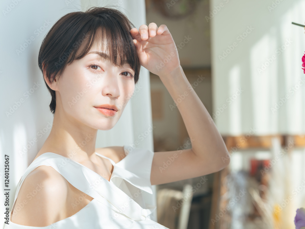 Poster 女性、美容、おしゃれ、美人、透明感、保湿、コスメ、化粧品、ナチュラル、ボディケア、脱毛、アンチエイジング、美容院、ポートレート、美しい、カメラ目線、腕、モデル、アパレル、ヘアケア、ショートヘア、ヘアカット、サロンモデル、美肌、美白、美顔、セルフケア、UVケア、日焼け止め、エステ、サロン、クリニック、ホワイトニング、若い、ミドルエイジ、ミドル、中年、30代、40代、スキンケア、ビューティー、ファッシ