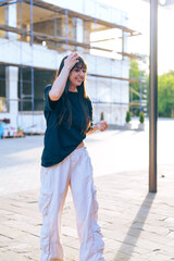 Obraz premium Young woman smiling and enjoying a sunny day in a construction area