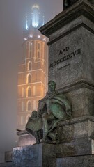 Kraków: Rynek Główny w mglisty poranek