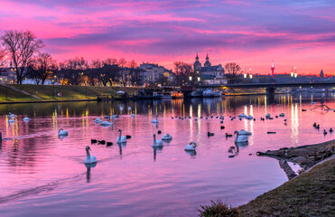 Krak&oacute;w: Widok o poranku na Kości&oacute;ł na Skałce i rzekę Wisłę