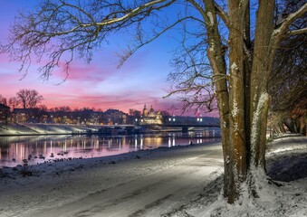 Kraków: Widok o poranku na Kościół na Skałce i rzekę Wisłę © Michal45