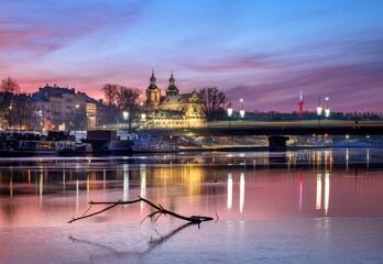 Kraków: Widok o poranku na Kościół na Skałce i rzekę Wisłę © Michal45