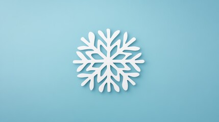 Obraz premium White snowflake on light blue background: minimalistic winter design