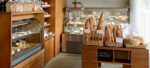 ベーカリーショップの店内、パン屋、店頭に並ぶパン