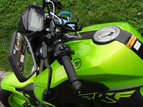 Modern Keyway RKF 125 motorbike in green