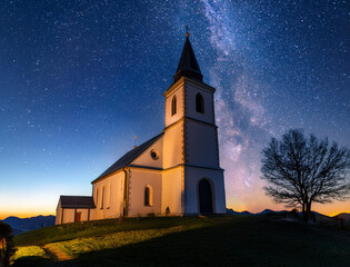 Fototapeta premium Generated image ライトアップした教会