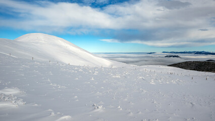 Paysage enneigé de montagne en hiver dans le massif du Vercors dans le département de la Drôme...