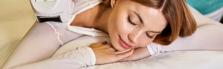 Obraz premium Experience rejuvenation during a dermatology procedure in a tranquil setting