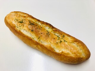 ガーリックバターを塗って焼いたフランスパン　ガーリックフランス