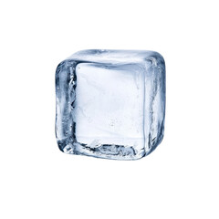 Obraz premium A clear ice cube, ideal for cooling beverages and enhancing drink presentations.