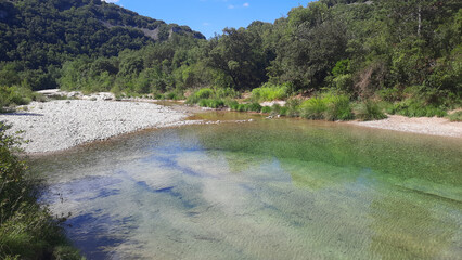 La rivière de l'Ibie , dans la vallée de l'Ibie dans le département de l'Ardèche en France