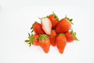 新鮮な朝取りイチゴ　章姫　大阪府産