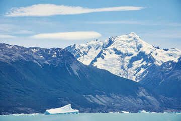glaciar and mountain