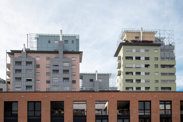 Architettura. Unità abitative in palazzi della periferia della città di Torino (Italia).