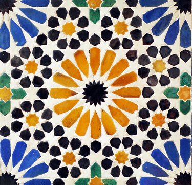 16 pointed star tile Moroccan style. Al Andalus alicatado
