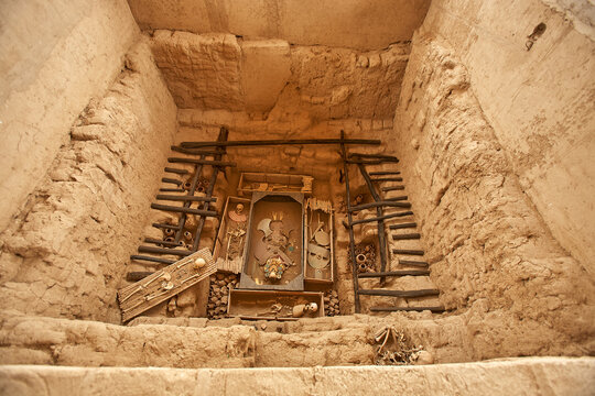 the Lord of Sip&aacute;n. one of the greatest archaeological discoveries of the Americas. This magnificent tomb at Huaca Rajada, Lambayeque, reveals the wealth, power, and artistry of the Moche civilization,