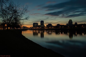 Fototapeta premium Twilight Reflection: Stunning Skyline of Columbus, Ohio at Sunset Over the River